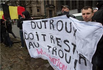 Immer wieder haben Demonstranten in der Vergangenheit gefordert, dass Marc Dutroux im Gefängnis bleiben muss.
