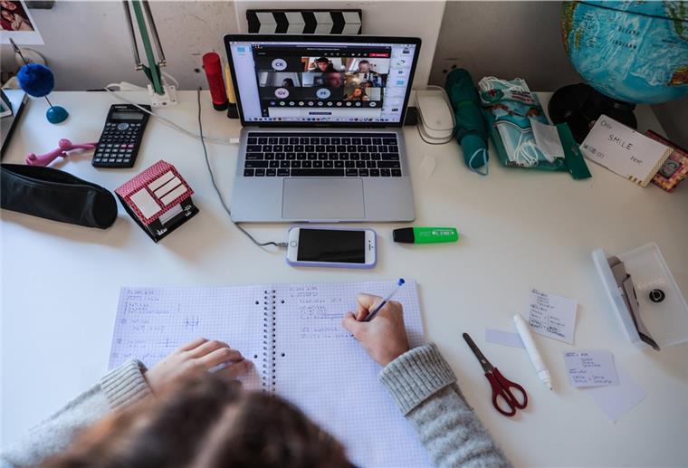 Bremerhaven: Schüler stören den Digitalunterricht Immer wieder kommt es vor, dass die Videokonferenzen von Schülern oder jungen Erwachsenen gestört werden, die im digitalen Klassenzimmer gar nichts zu suchen haben.
