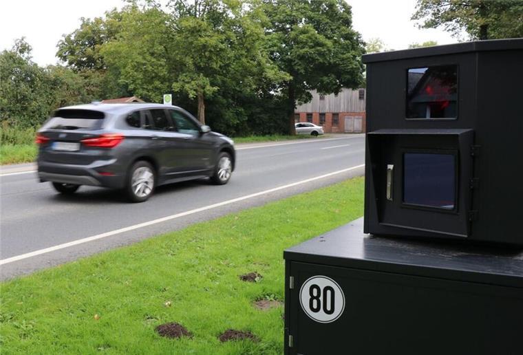 So viel kassiert der Landkreis Cuxhaven mit mobilen Blitzern Mobiler Blitzer an der B 73