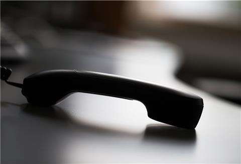 Immer wieder versuchen Betrüger, insbesondere Senioren am Telefon übers Ohr zu hauen. Eine Kirchtimkerin fiel darauf nicht herein. Sie legte auf.