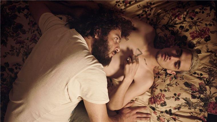 „Critical Zone“: Teheran zwischen Melancholie und Rausch Immer wieder wechselt Regisseur Ahmadzadeh in seinem Film zwischen leiser Melancholie und fiebrigem Rausch.