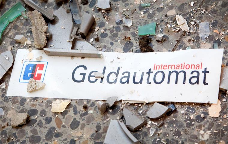 Anwohner verhindert Aufbrechen von Geldautomaten Immer wieder werden Geldautomaten aufgebrochen oder gesprengt. In Wulsdorf wurde ein Täter bei dem Versuch gestört und flüchtete.