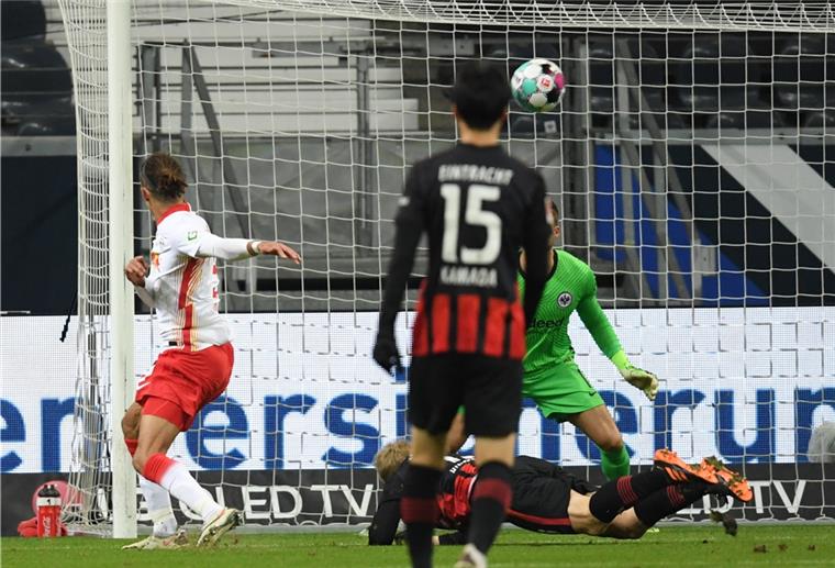 Leipzig rettet einen Punkt Immerhin: Yussuf Poulsen (links) erzielt für Leipzig das Tor zum 1:1-Ausgleich.