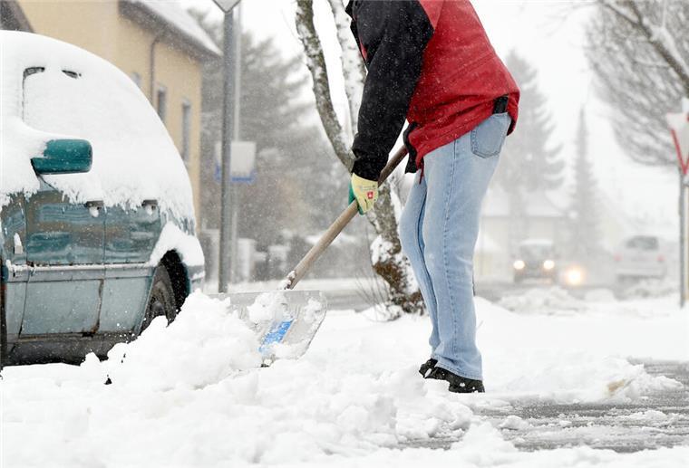 Nicht nur der Gehweg soll nach dem Schneeschieben gefahrlos begehbar sein.