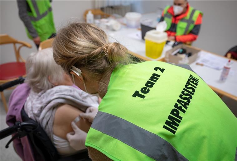 Weitere Infektionen in Altenheimen der Wesermarsch Impfen schützt meist vor schlimmen Krankheitsverläufen, aber nicht immer vor einer Infektion.