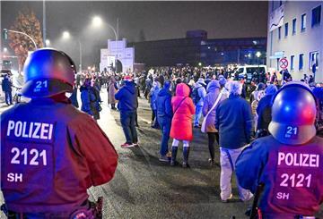 Impfgegner und Kritiker der Corona-Maßnahmen haben am Montag wieder in Bremerhaven protestiert