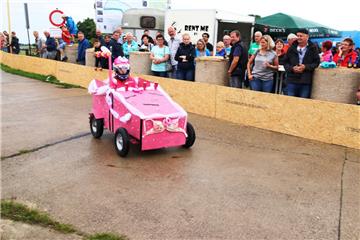Impressionen vom Seifenkistenrennen Feldhausen 2017.