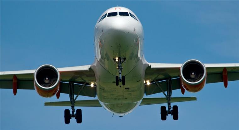 Bei Bremen: Unbekannte zielen mit Laserpointer auf Flugzeuge In Achim bei Bremen haben unbekannte Täter mit Laserpointern auf Flugzeuge gezielt.