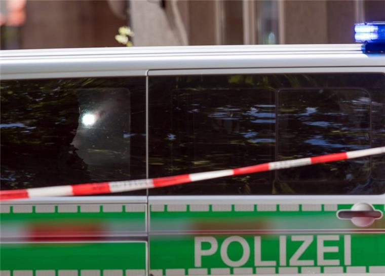Würzburg: Polizei-Azubi erschießt offenbar versehentlich Kollegen In bayerischen Würzburg hat ein Polizei-Azubi am Donnerstag offenbar seinen Mit-Azubi versehentlich erschossen. Die Ermittlungen laufen.