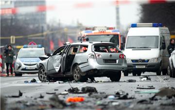 In Berlin ist ein Autofahrer bei einer Explosion seines Wagens ums Leben gekommen. 