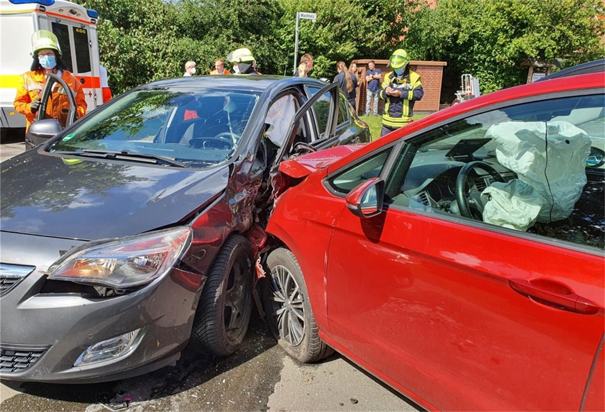 In Beverstedt ist es zu einem Unfall mit zwei Autos gekommen. Drei Personen wurden verletzt.