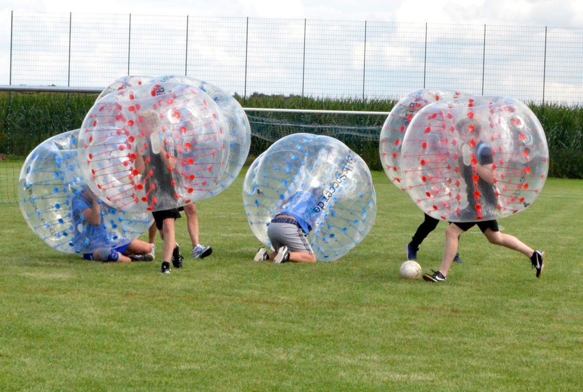 Big Balls: Rempeln gehört zum Spiel In Big Balls gut geschützt lassen sich tolle Rempelleien, Überschläge und anderes mehr spielen.