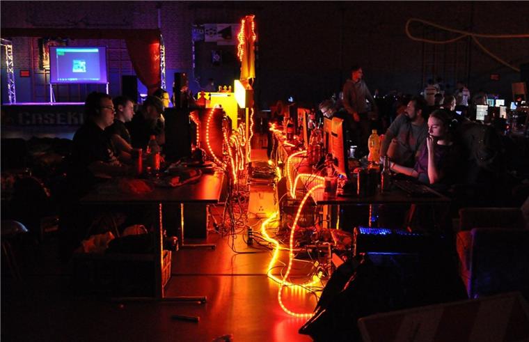 In Brake finden die LAN-Partys bereits seit 2006 einen großen Andrang. Über 200 Gamer kommen zweimal im Jahr zur Großsporthalle.