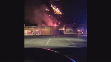 In Brake ist ein Container voller Feuerwerk in Brand geraten.