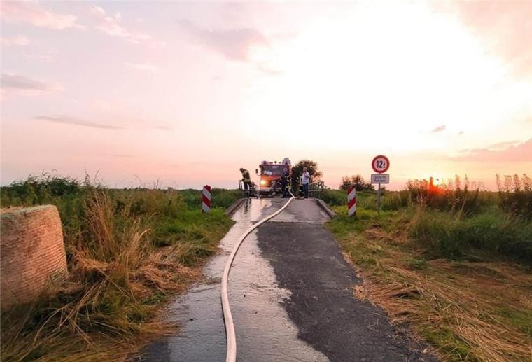 Es brennt in der Brameler Feldmark In Bramel kam es zu einem Flächenbrand.