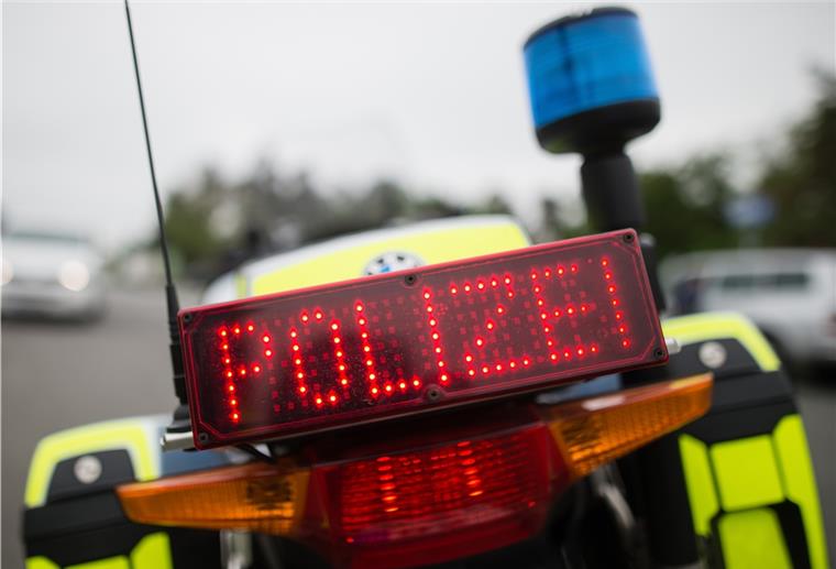 Bremen: Unbekannte kratzen Hakenkreuze auf Motorhauben In Bremen ermittelt der Staatsschutz in zwei Fällen.
