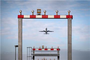 In Bremen fallen auch am Freitag wieder Lufthansa-Flüge aus.



