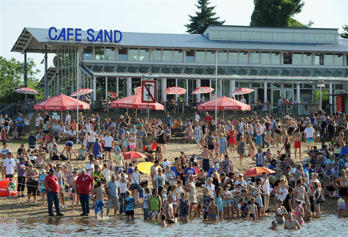 Badesaison in Bremen beginnt: Alle Gewässer sind freigegeben "Cafe Sand" am Weserstrand in Bremen