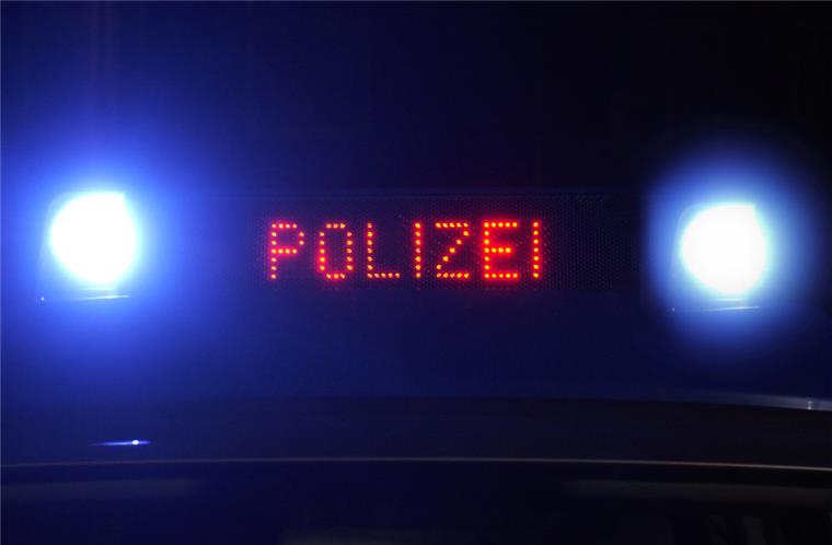 In Bremen-Gröpelingen  ist in der Nacht zu Montag ein  Geldautomat gesprengt worden. 