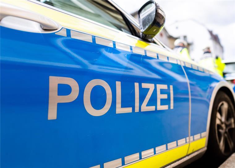 Bremen: Polizei fahndet nach Angreifer auf Transfrau Einsatzfahrzeug der Polizei