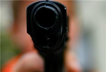 In Bremen hat ein junger Mann mit einer Softairwaffe hantiert.