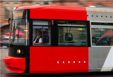 In Bremen wurde eine Straßenbahn mit Steinen beworfen.