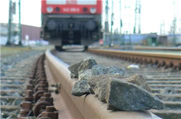 In Bremen wurden Steine und eine Betonplatte auf die Gleise gelegt.