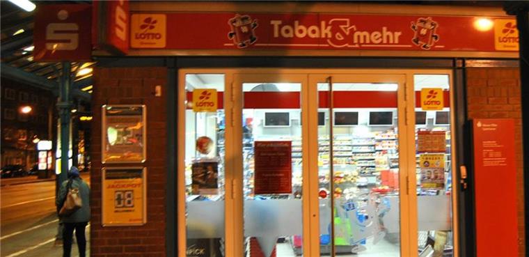 Geestemünde: Mann überfällt Kiosk und wirft mit Bierflaschen In Bremerhaven-Geestemünde hat ein Mann einen Kiosk überfallen.