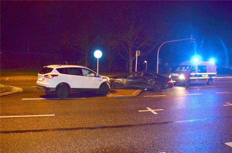 Hoher Schaden: Wendemanöver in Geestemünde geht schief In Bremerhaven-Geestemünde ist es am Mittwoch zu einem Verkehrsunfall gekommen.