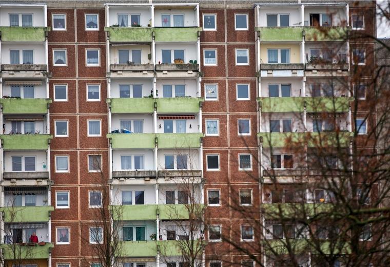 Wohnungseigentümer fürchten um ihr Recht In Bremerhaven gibt es über 35.000 Wohnungen, die Privatleuten oder Eigentümergemeinschaften gehören. Im Bundestag wird zurzeit ein Gesetz diskutiert, das die Rechte der Besitzer beschneiden und die Position der Hausverwaltungen stärken würde.