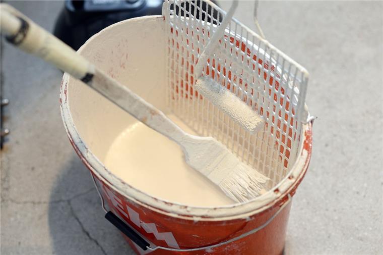 Schierholz: Wütender Maler kippt Farbe aus und richtet großen Schaden an In Bremerhaven ist ein Maler wütend geworden und hat großen Schaden angerichtet.