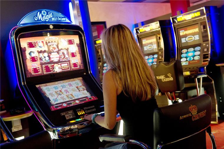 In Bremerhaven ist eine Spielhalle überfallen worden. Die Angestellte erlitt einen Schock.