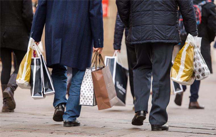 Bremerhaven: Verkaufsoffener Sonntag heute und noch 3 Mal In Bremerhaven können die Kunden auch an diesem Sonntag mit gefüllten Taschen nach Hause gehen.