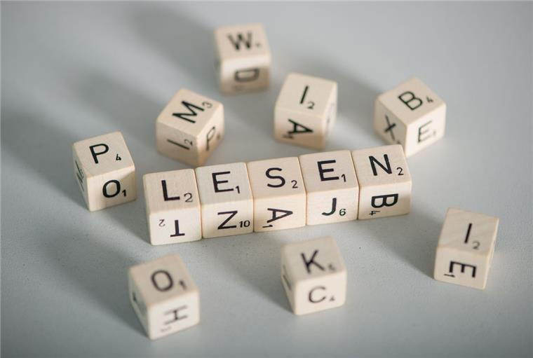 In Bremerhaven können nach Schätzungen rund 11 000 Menschen zwischen 18 und 64 Jahren nicht richtig lesen und schreiben.  