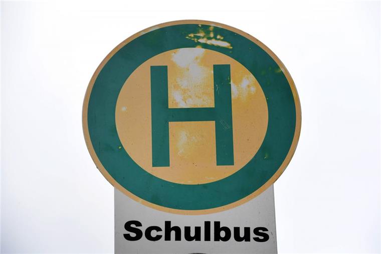 Bremerhaven: Schulbus in Eckernfeld fährt für 450 Meter In Bremerhaven-Lehe kommt bei der Fahrt mit dem Schwimmbus zu einer kuriosen Situation.
