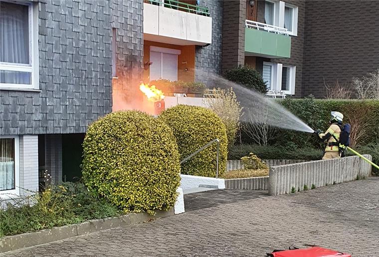 In Bremerhaven löschte die Polizei eine brennende Gasflasche.