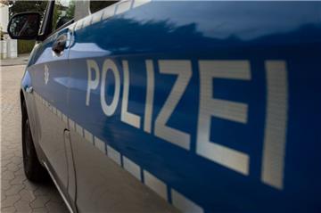 In Bremerhaven-Mitte hat ein Mann grundlos auf Passanten eingeschlagen.