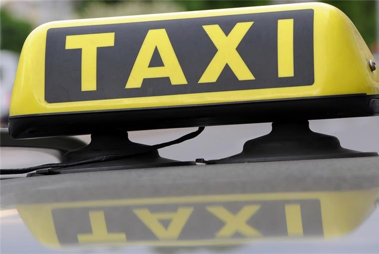 Bremerhaven: Kunde prellt Taxifahrer um Fahrgeld In Bremerhaven wurde ein Taxifahrer um sein Fahrgeld geprellt.