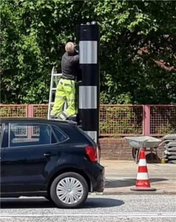 In Bremerhaven wurden am Mittwoch gleich zwei neue Blitzer aufgestellt, die künftig Schnellfahrer zur Strecke bringen sollen.