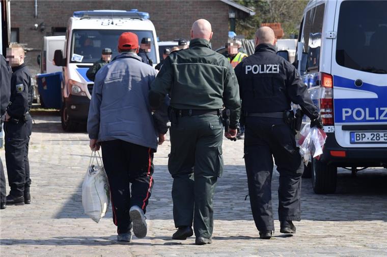 Großeinsatz der Bundespolizei: Bauunternehmer aus Bremerhaven im Visier In Bremerhaven wurden mehrere Personen abgeführt.