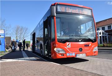In Butjadingen gibt es ab April eine neue Buslinie. Am Mittwoch fuhr schon mal ein Sonderbus von Nordenham bis Burhave.