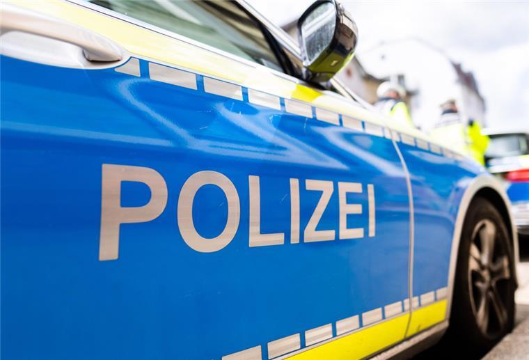 Bombendrohung an Celler Schule Einsatzfahrzeuge der Polizei