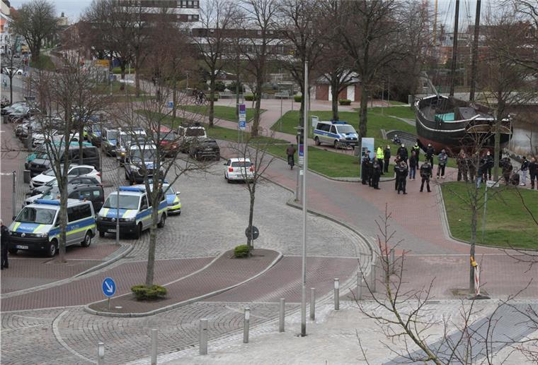 Cuxhaven: Maskengegner-Demo sorgt für Zündstoff In Cuxhaven gab es eine nicht angemeldete Demo.