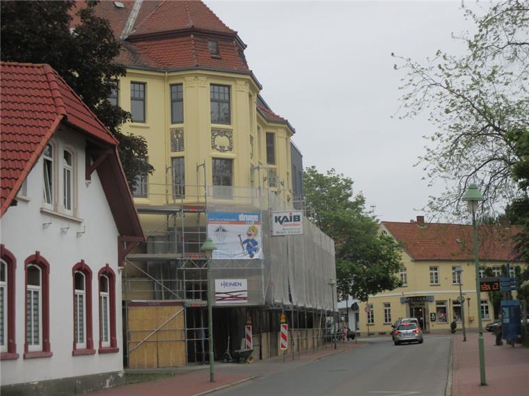 Lehe: Sanitätshaus zieht in verwaistes Eckhaus In das eingerüstete Eckhaus in der Langen Straße zieht wieder Leben ein.