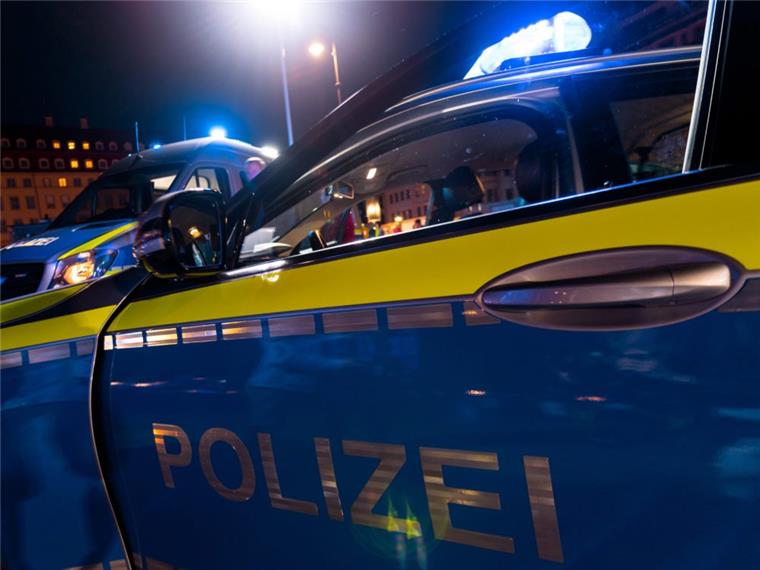 In Debstedt sind zwei Autos auf einer Kreuzung zusammengekracht.