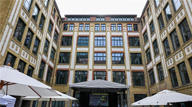In dem Backsteingebäude wurden jahrzehntelang Lampen produziert - künftig soll Berlins Gaming-Branche hier einen Anlaufpunkt haben. 