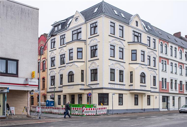 Eckhaus in Bremerhaven-Lehe wird saniert In dem Eckhaus an der Hafenstraße in Bremerhaven brannte es zweimal. Jetzt wird es saniert.
