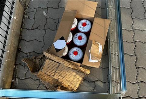 In dem Paket befanden sich sechs Gasflaschen.