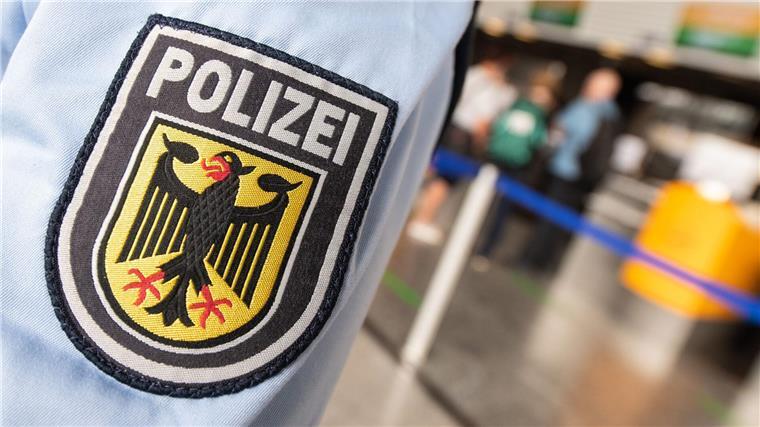 Frau vergisst Rucksack mit viel Bargeld im ICE In dem Rucksack befanden sich rund 2470 Euro. (Archivfoto)