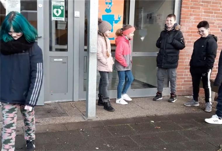 In dem Video „Stopp den Mob – Der grüne Pilz“ beschäftigen sich die Gutenbergschüler mit dem Thema Cybermobbing.